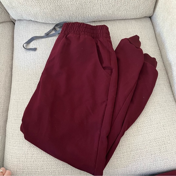 FIGS JOGGER SCRUB BOTTOMS BURGUNDY - Picture 1 of 3